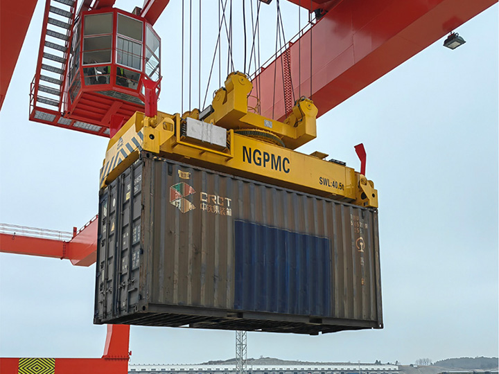 八滑轮制动伸缩吊具